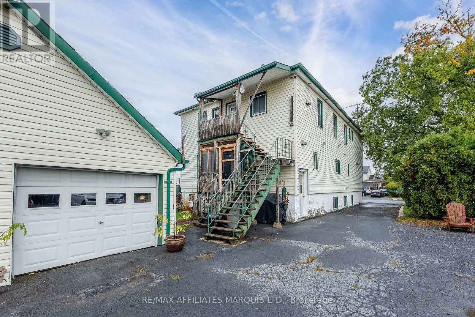 705 WALTON STREET