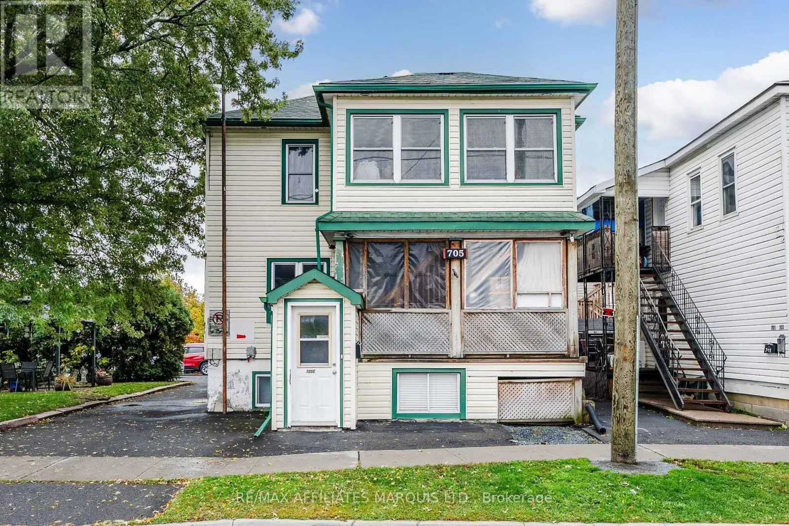 705 WALTON STREET