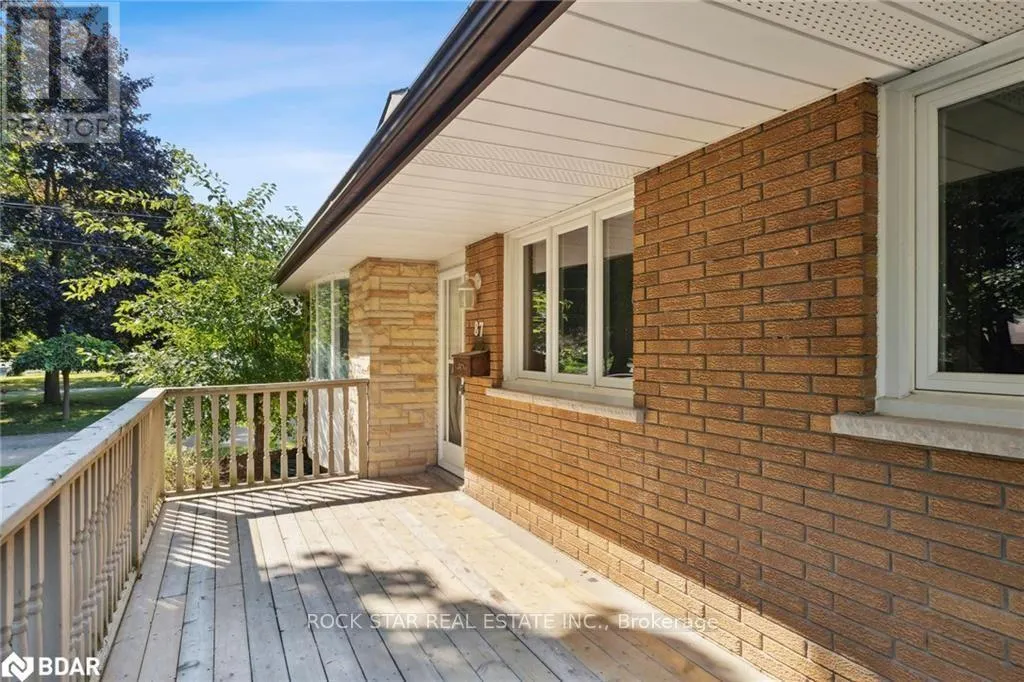 UPPER - 87 LEASIDE DRIVE