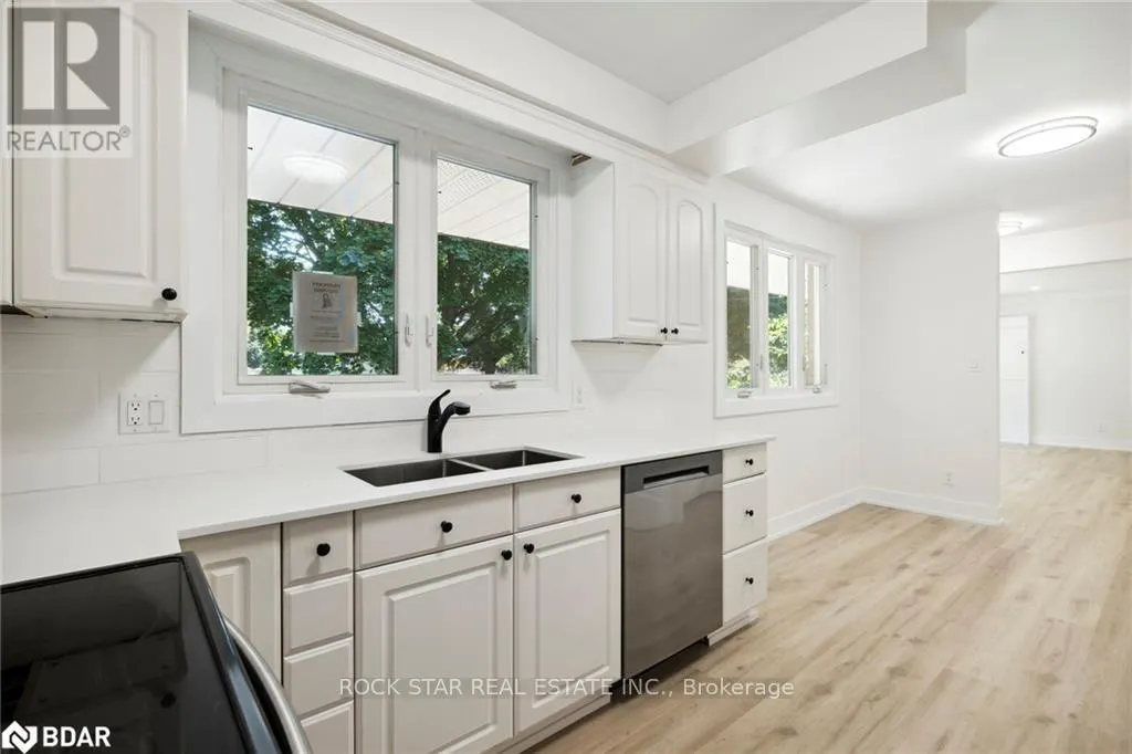 UPPER - 87 LEASIDE DRIVE