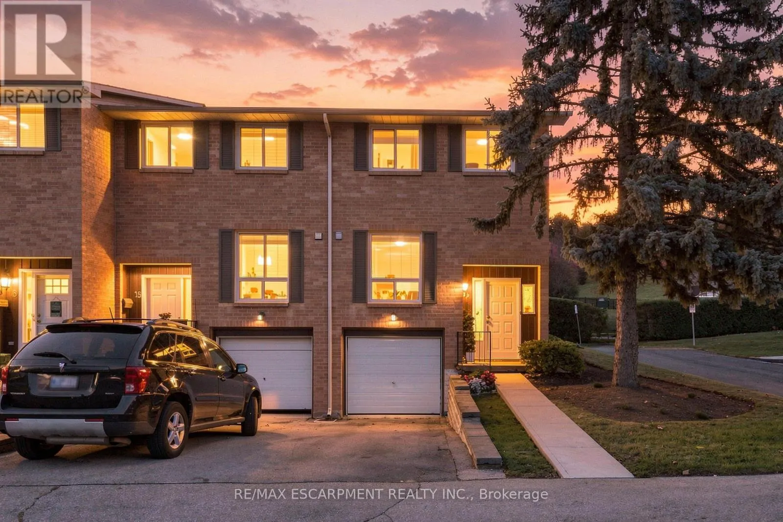 14 - 66 SUMMERCREST DRIVE