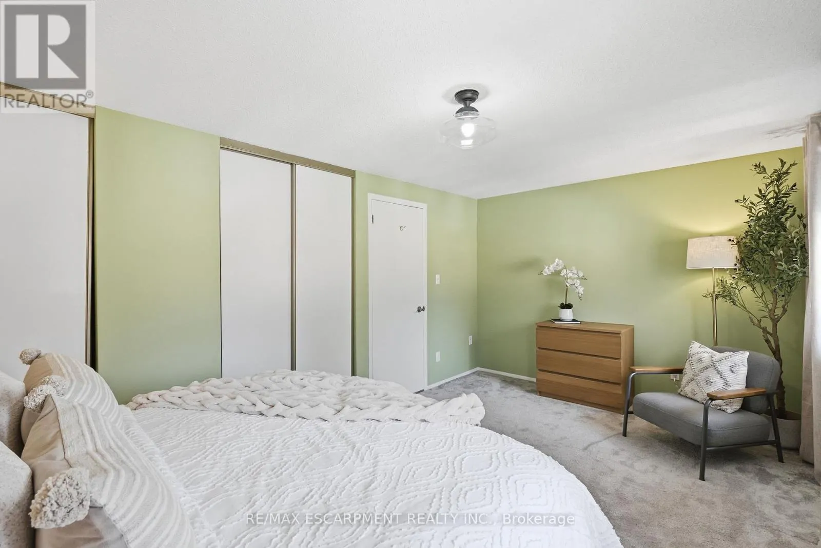 14 - 66 SUMMERCREST DRIVE