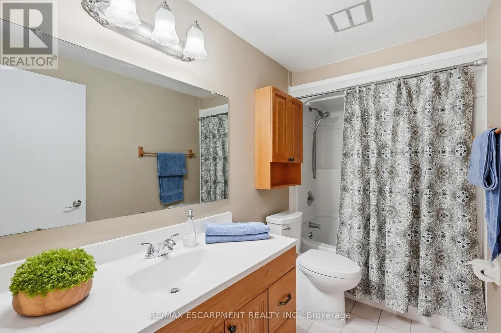 14 - 66 SUMMERCREST DRIVE