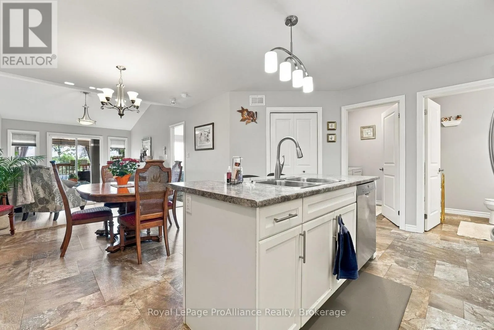 31 COBBLESTONE STREET