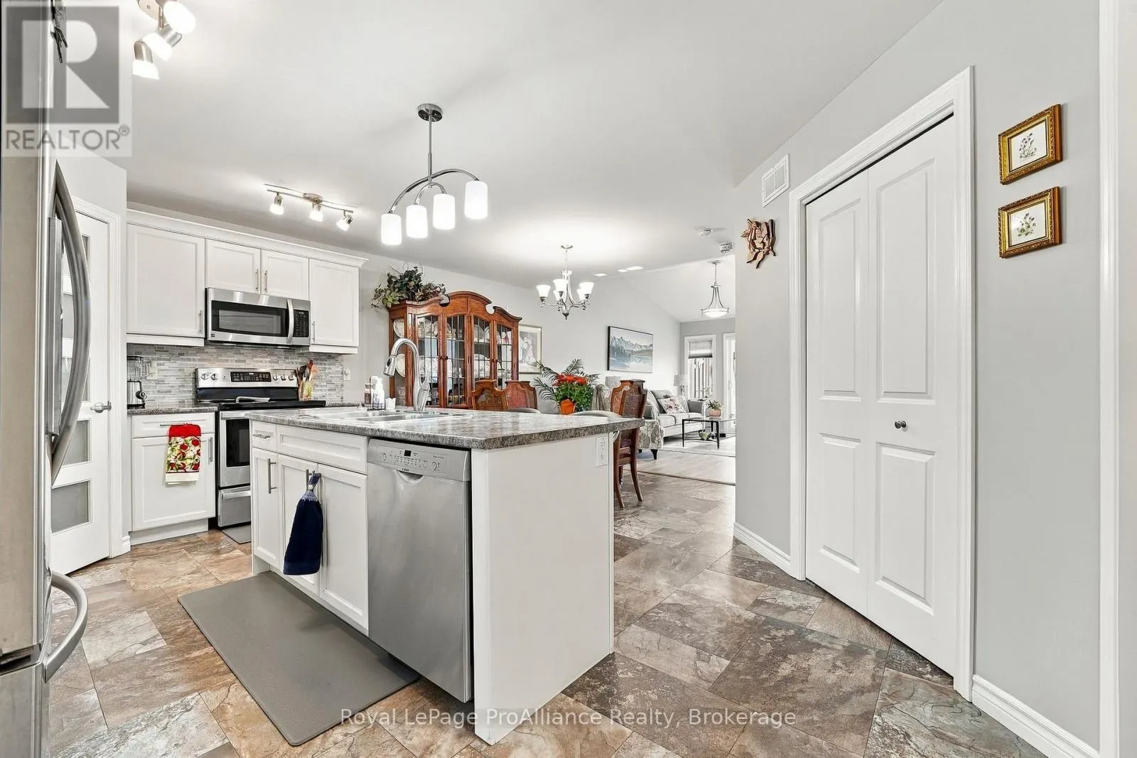 31 COBBLESTONE STREET