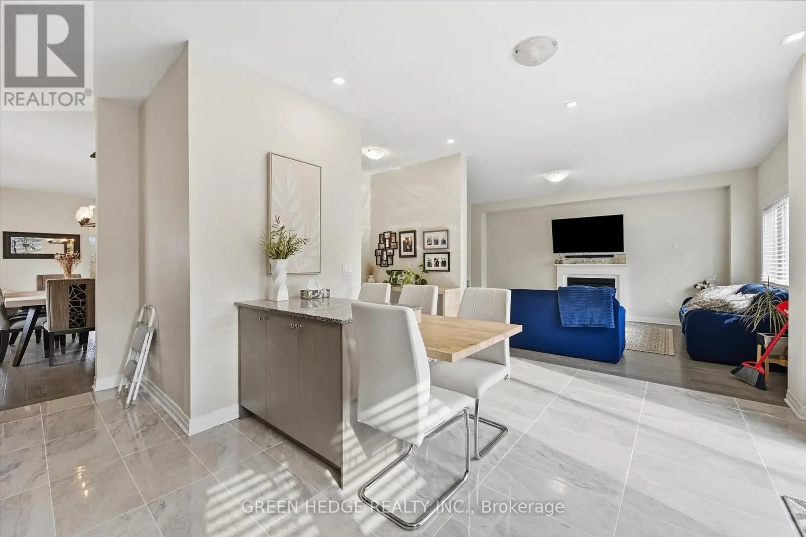 4033 CACHET COURT
