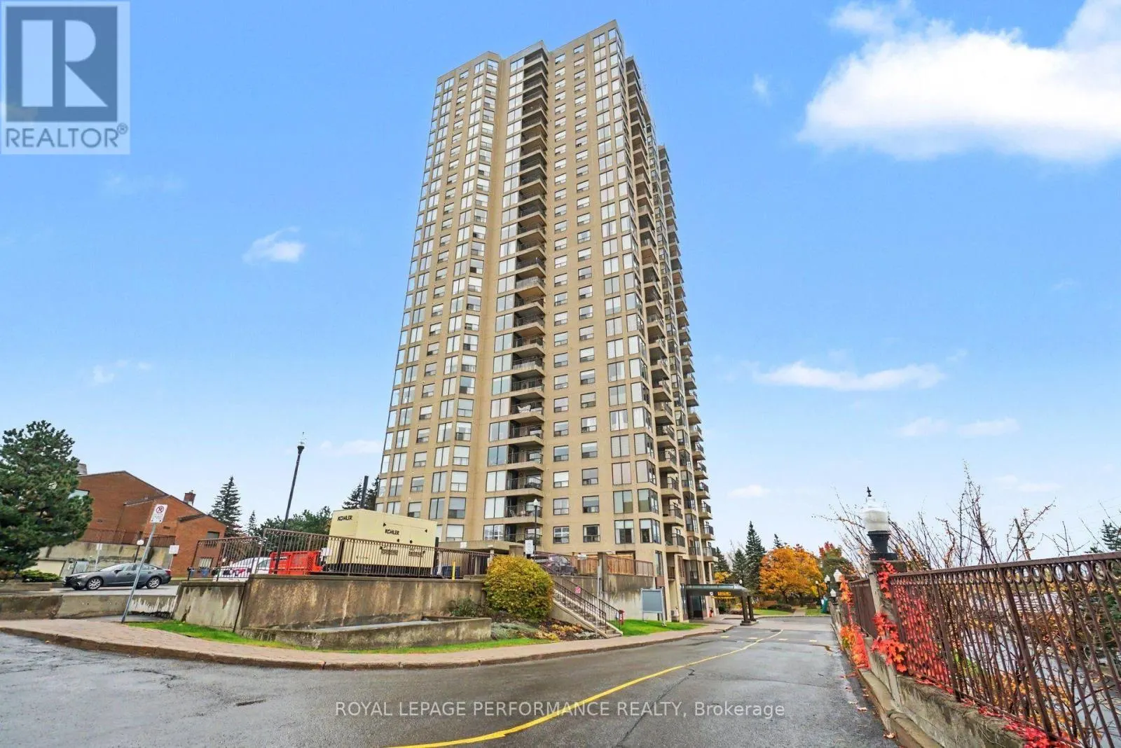 1803 - 545 ST LAURENT BOULEVARD