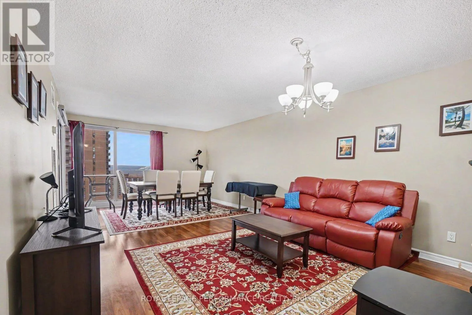 1803 - 545 ST LAURENT BOULEVARD
