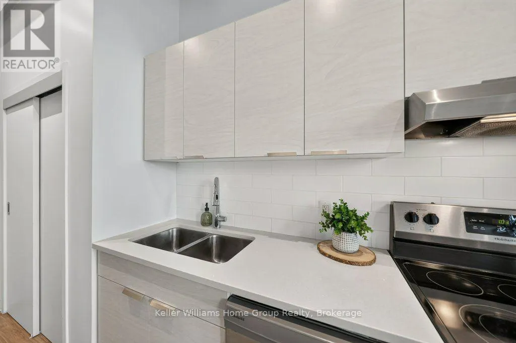 304 - 120 HURON STREET #304