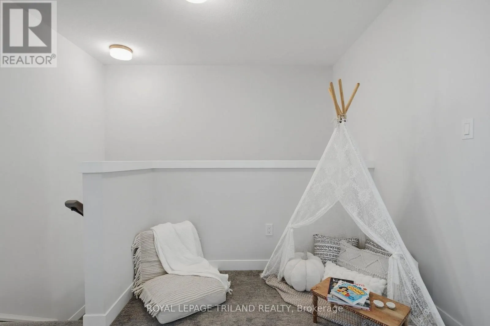 1 HAWKE LANE