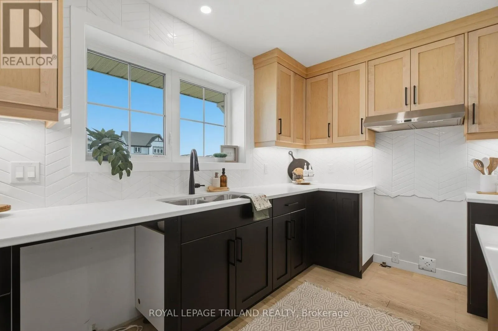 1 HAWKE LANE