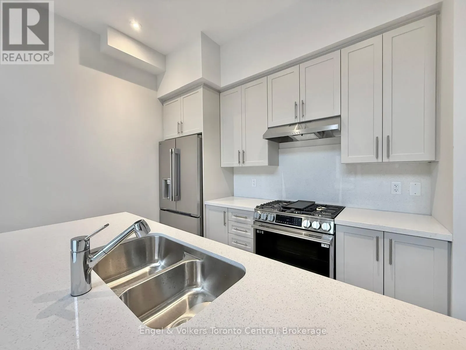 111 YVONNE CRESCENT