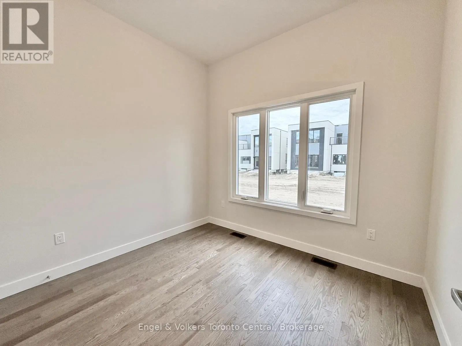 111 YVONNE CRESCENT