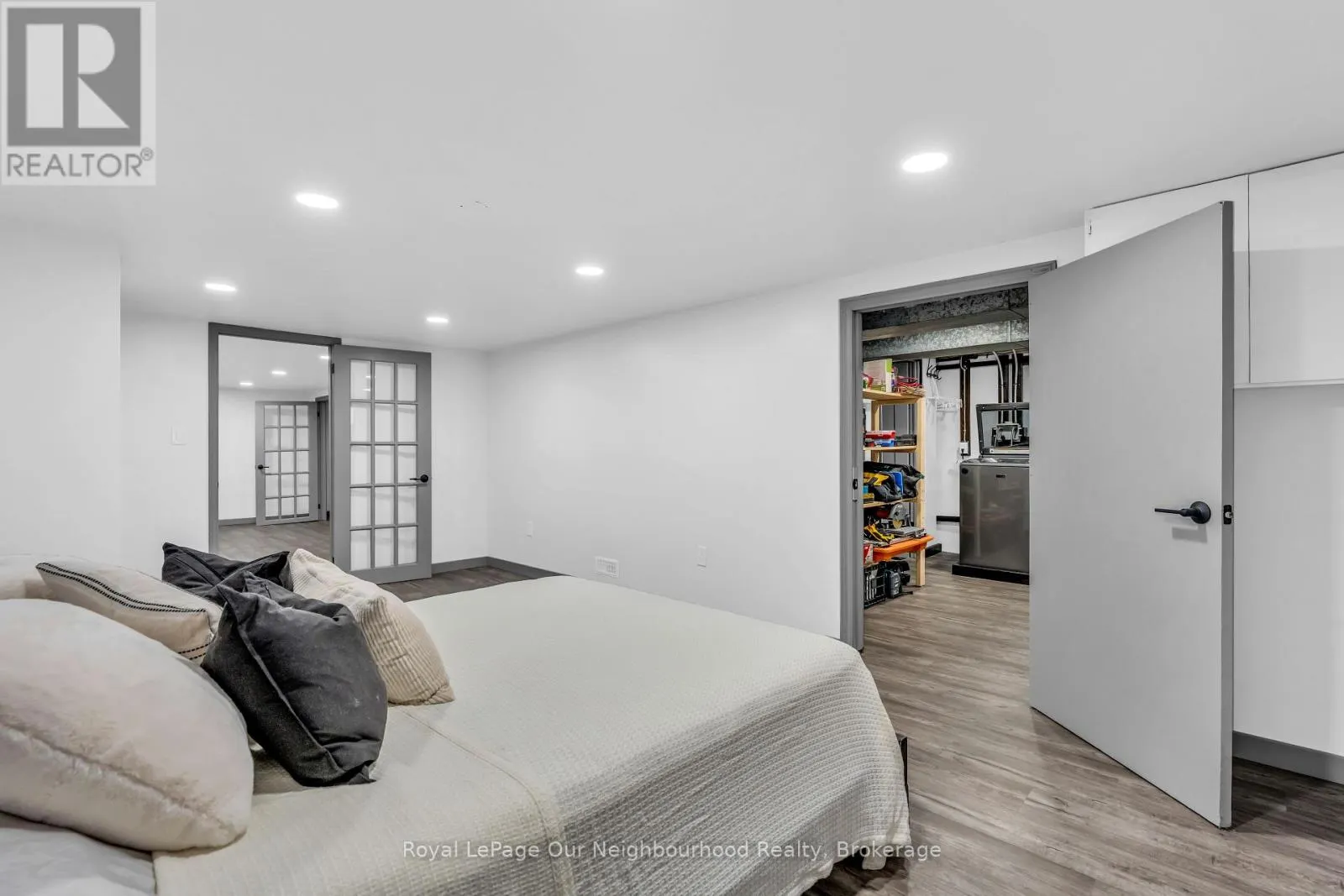 9 KENWOOD CRESCENT