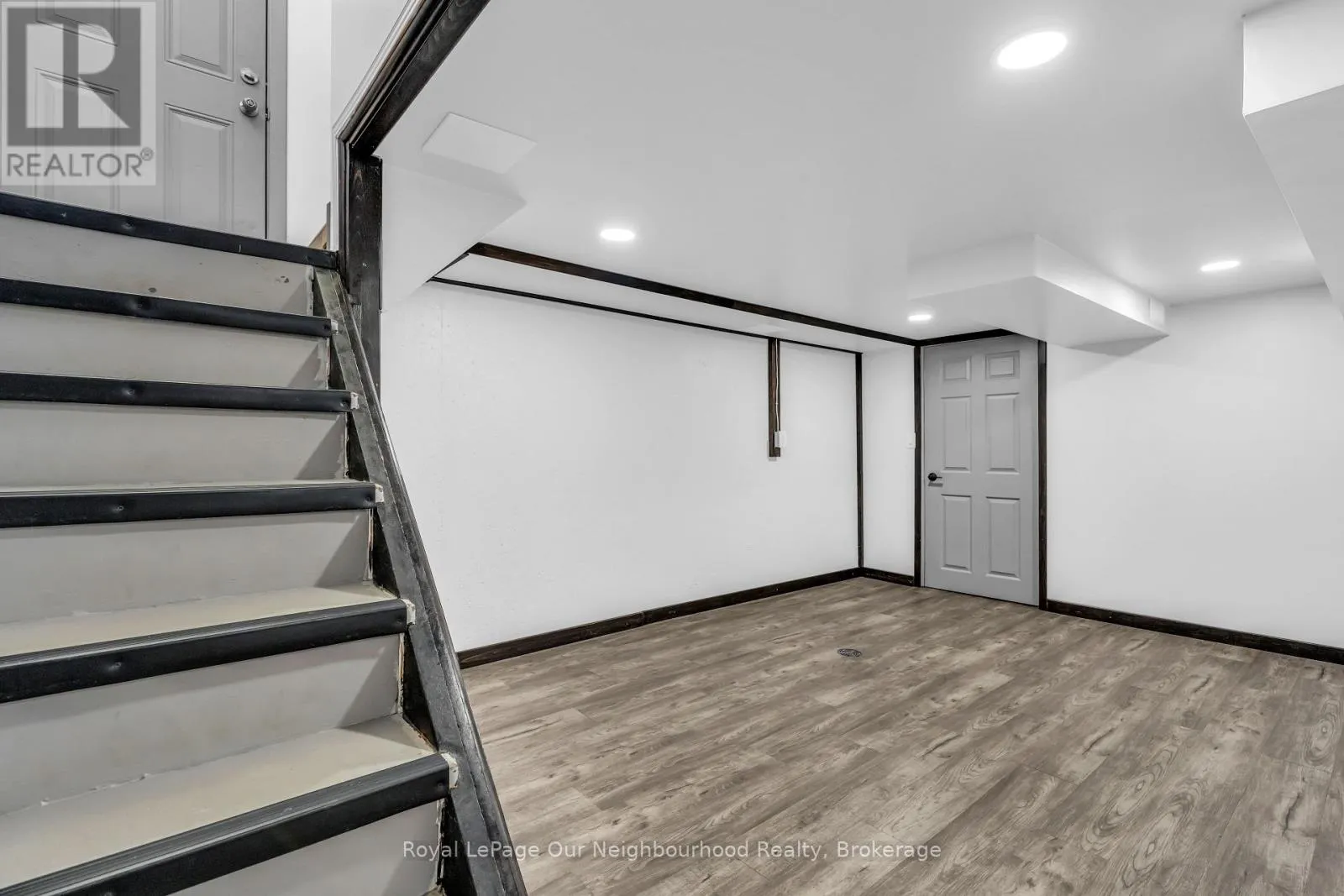 9 KENWOOD CRESCENT