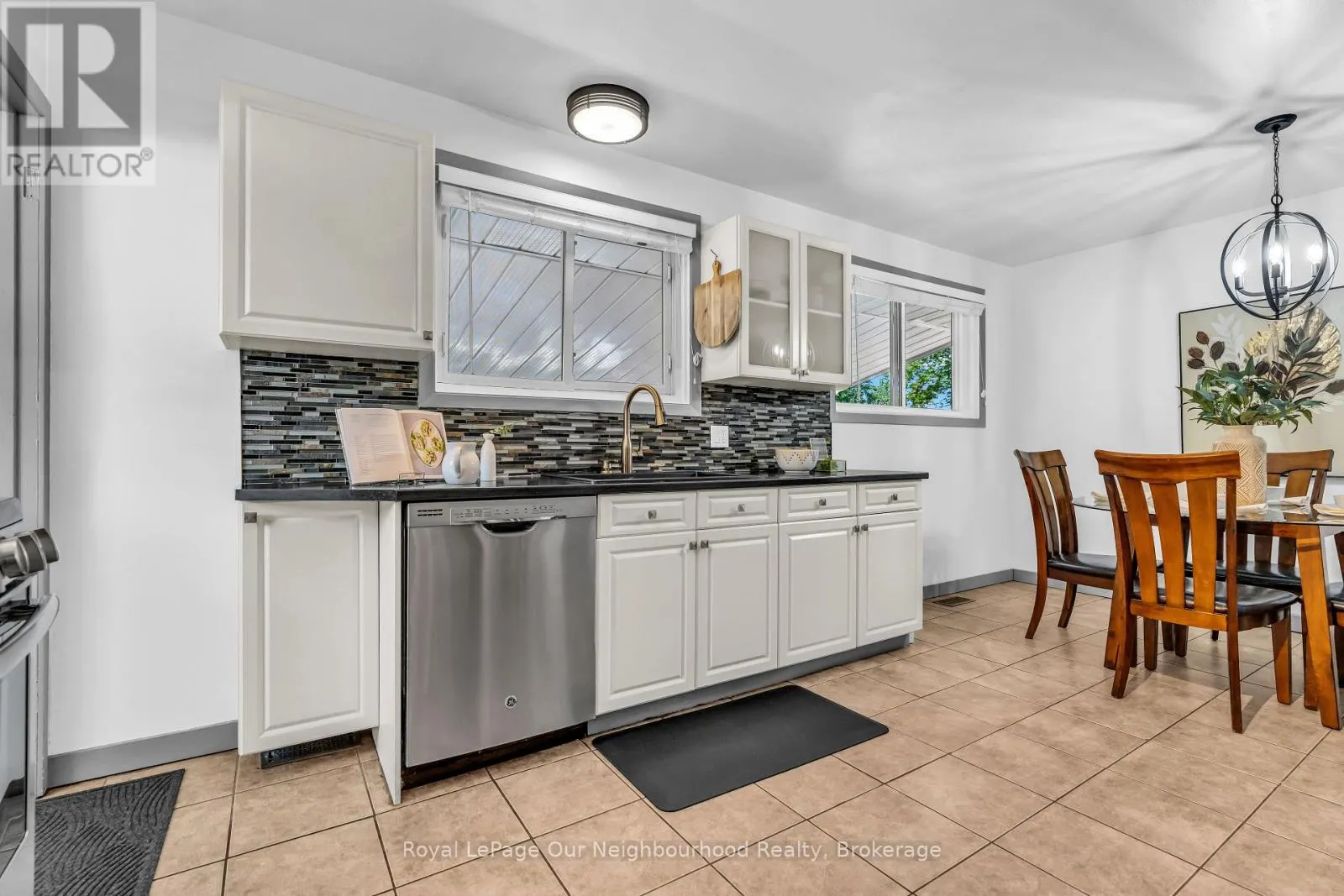 9 KENWOOD CRESCENT
