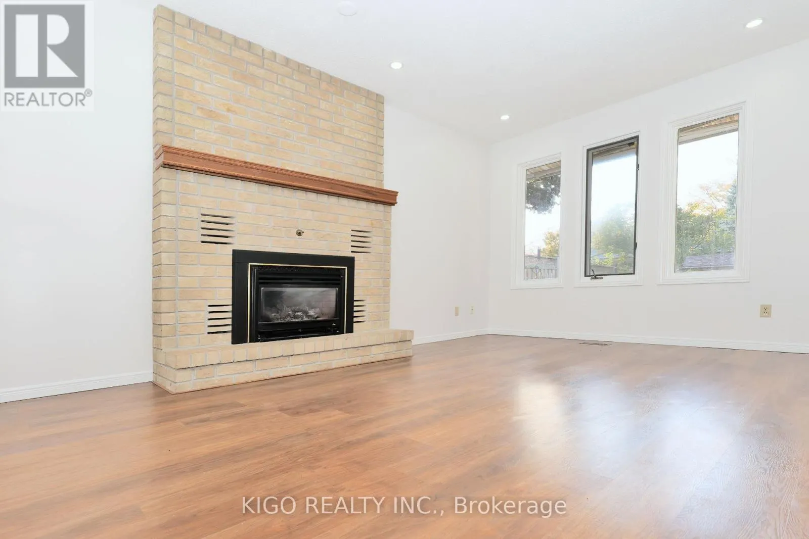 34 DUNCAN CRESCENT