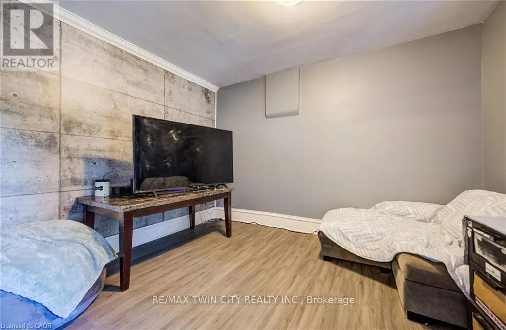 290 TURNBERRY STREET