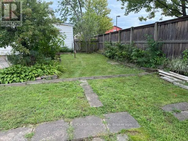 5821 LEONARD AVENUE
