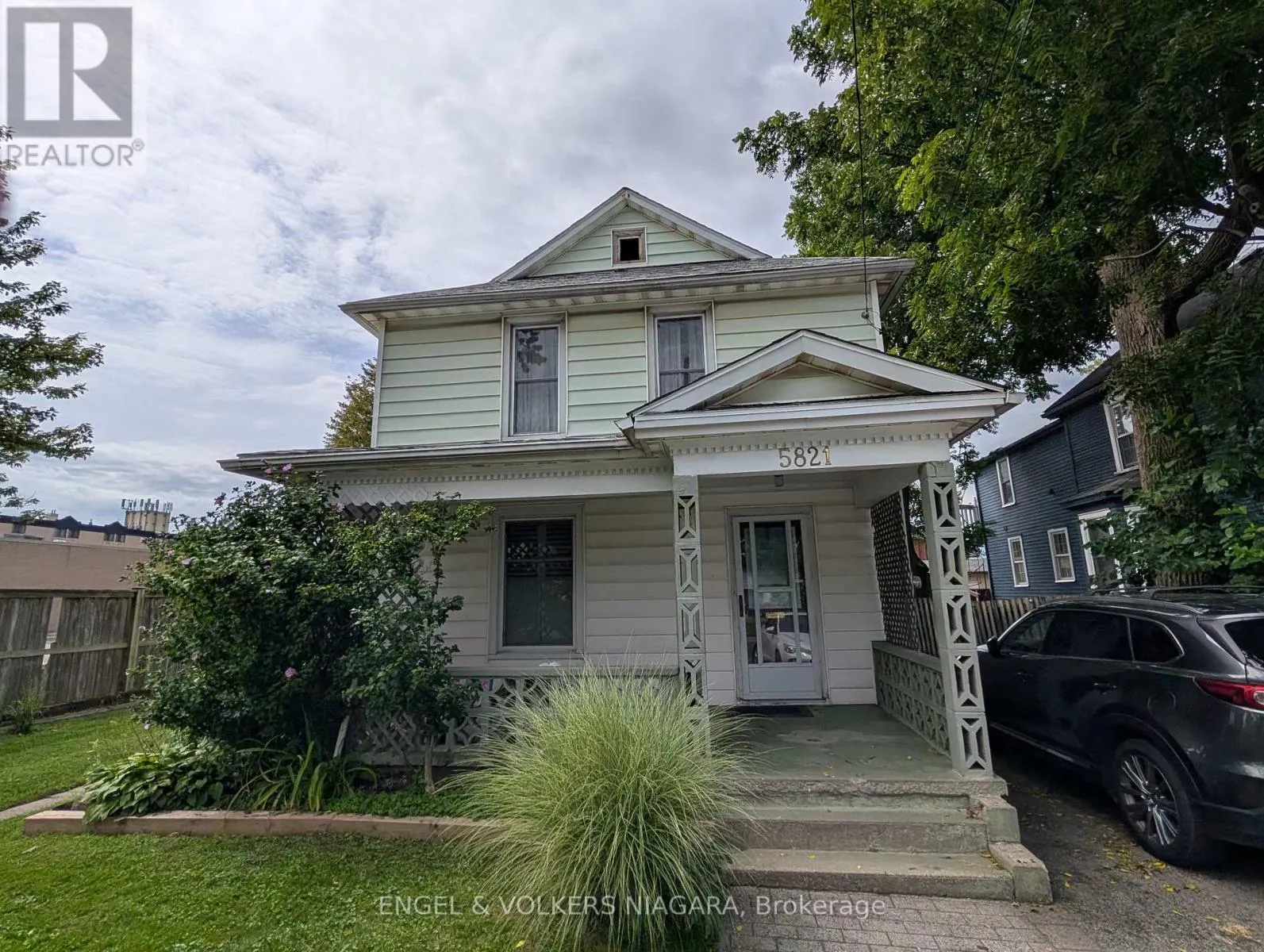 5821 LEONARD AVENUE