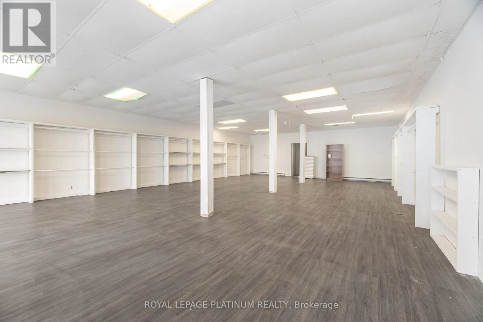 4 - 481 DUNDAS STREET W