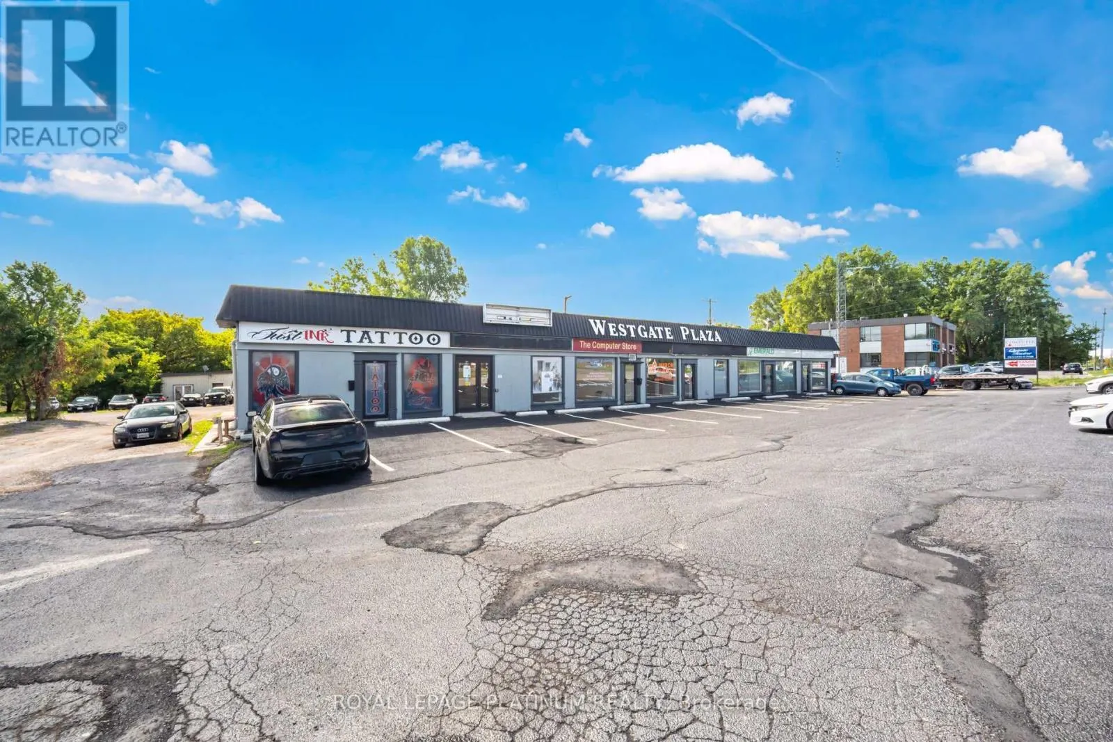 4 - 481 DUNDAS STREET W