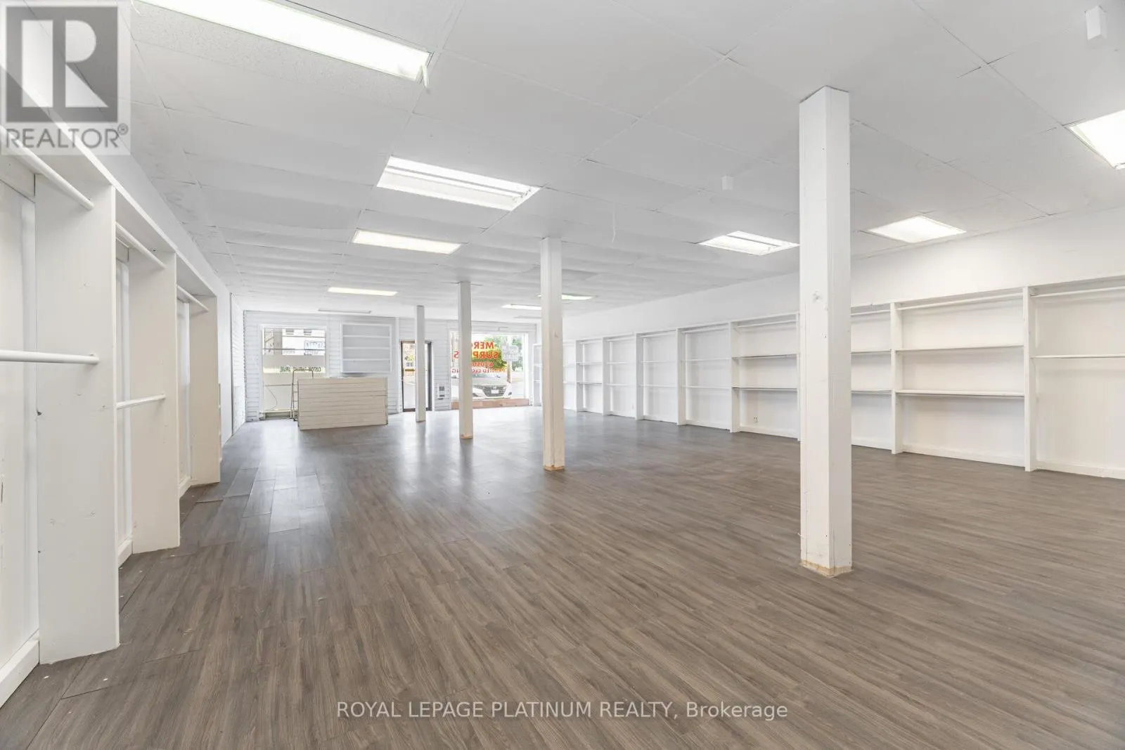 4 - 481 DUNDAS STREET W