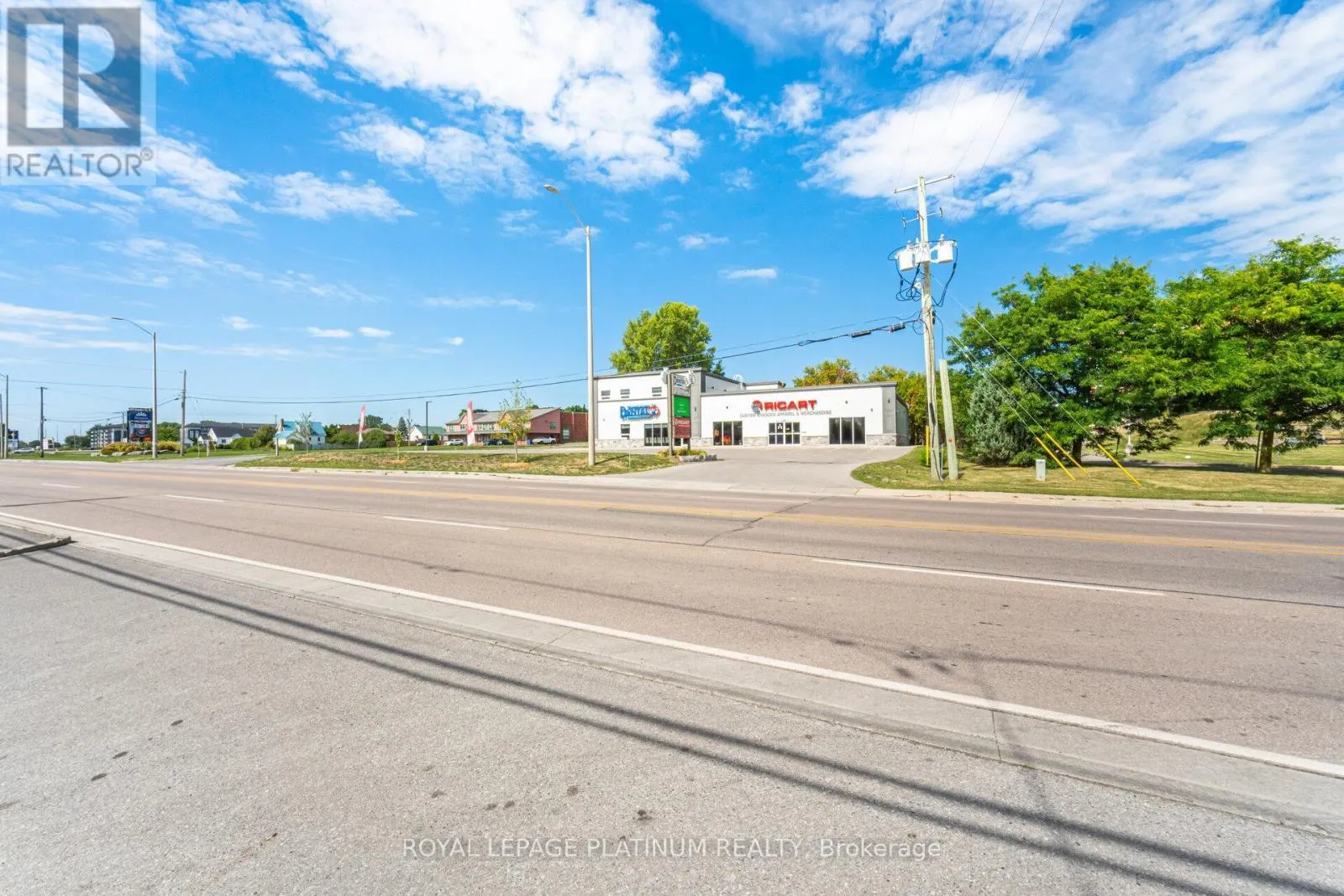 4 - 481 DUNDAS STREET W