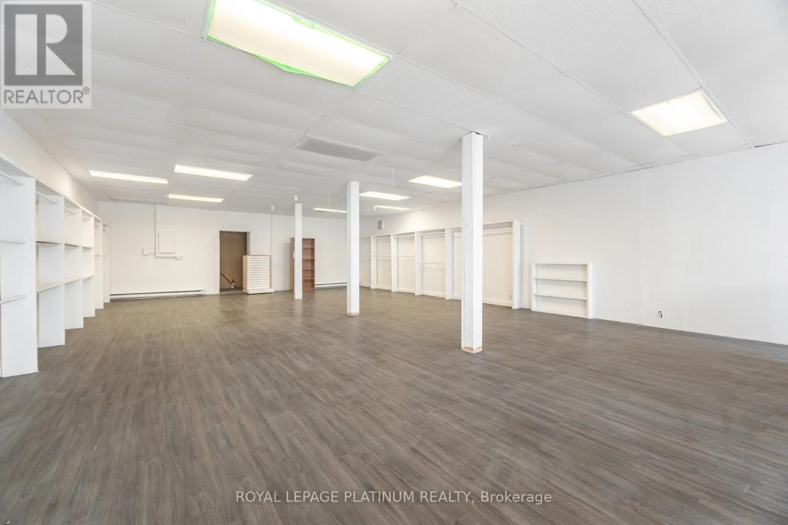 4 - 481 DUNDAS STREET W