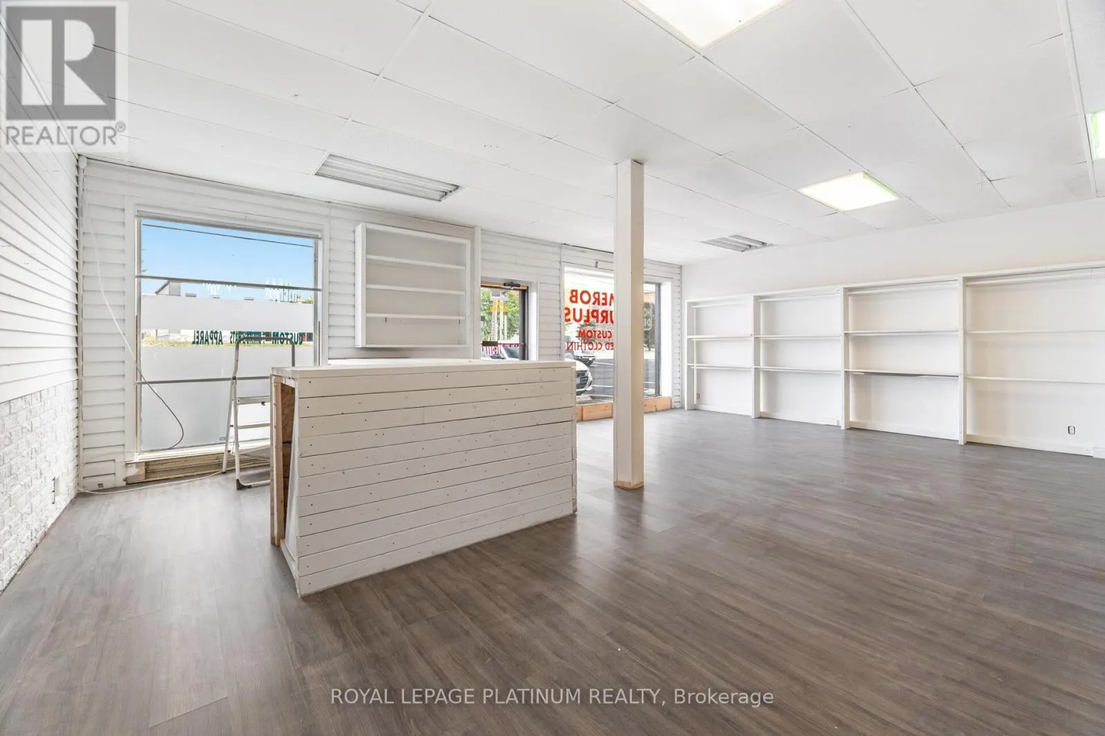 4 - 481 DUNDAS STREET W