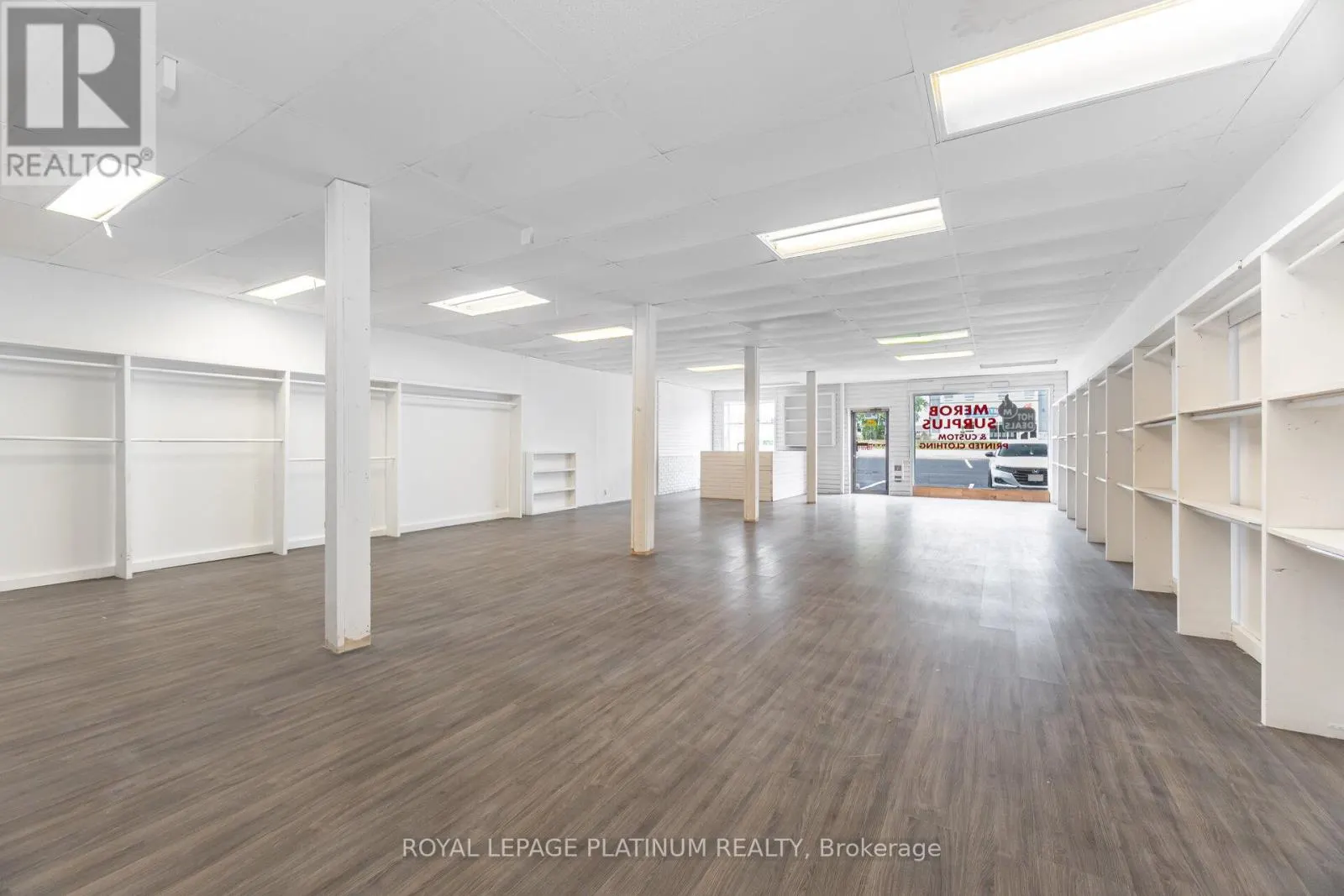 4 - 481 DUNDAS STREET W