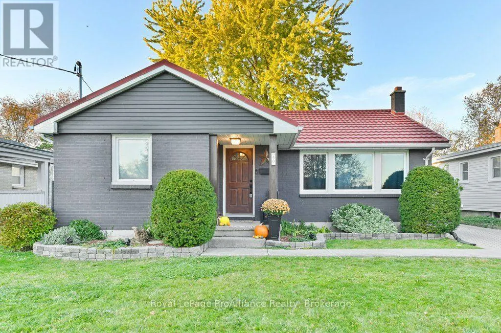 40 ELIZABETH CRESCENT