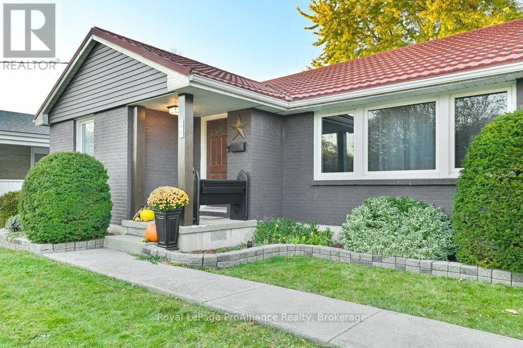 40 ELIZABETH CRESCENT