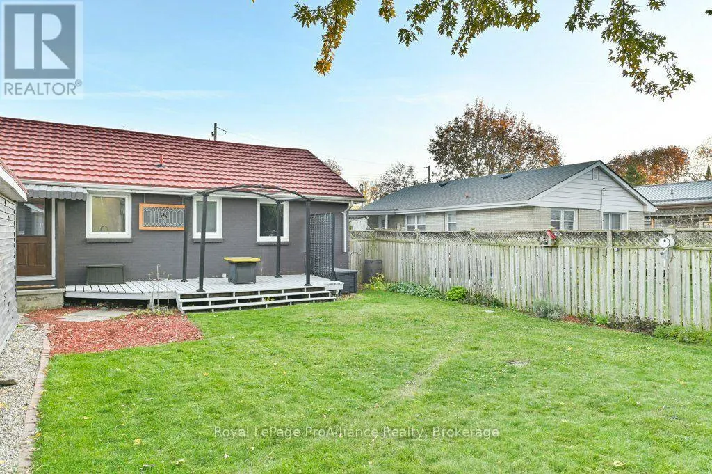 40 ELIZABETH CRESCENT