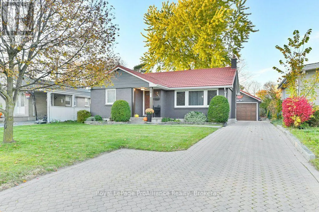 40 ELIZABETH CRESCENT
