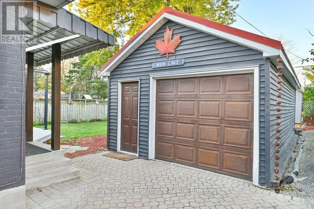 40 ELIZABETH CRESCENT