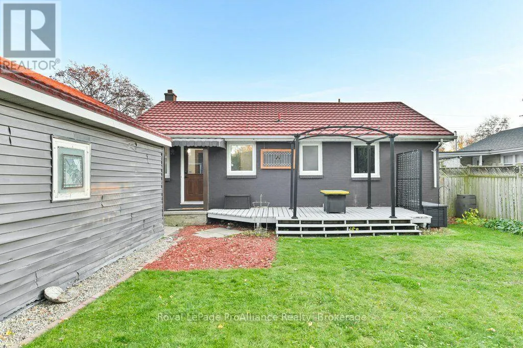 40 ELIZABETH CRESCENT