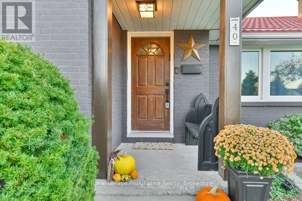 40 ELIZABETH CRESCENT