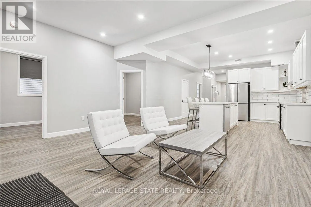 2 - 800 BEACH BOULEVARD