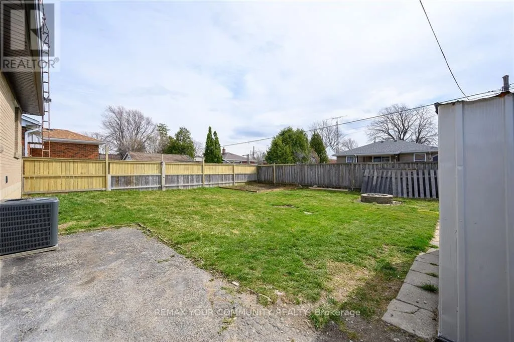 UPPER - 52 ELLIOTT AVENUE