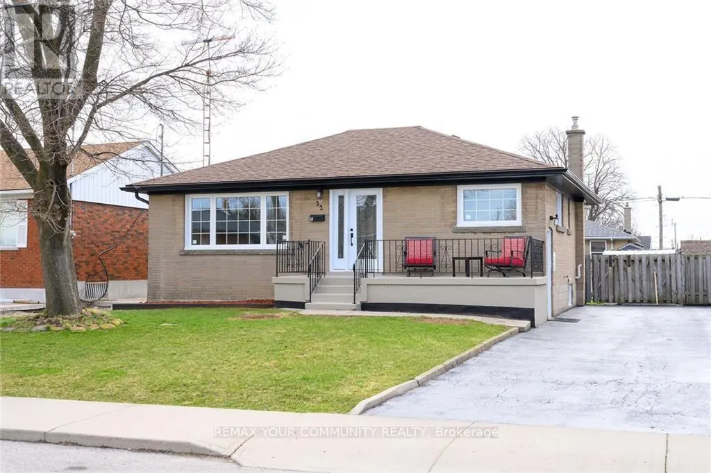 UPPER - 52 ELLIOTT AVENUE