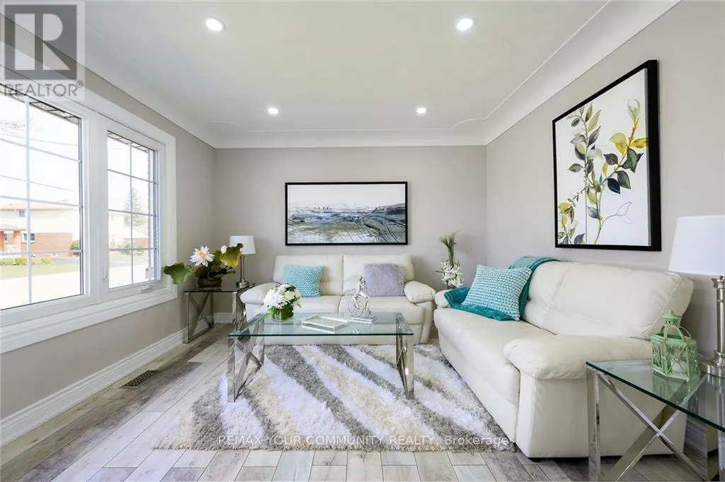 UPPER - 52 ELLIOTT AVENUE