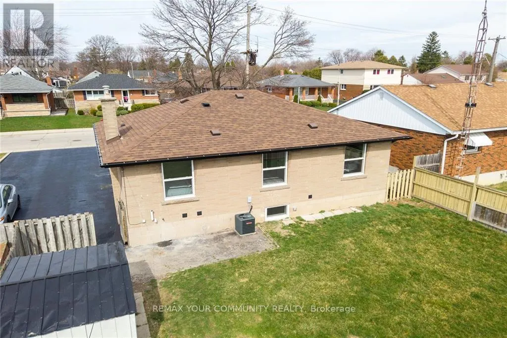 UPPER - 52 ELLIOTT AVENUE