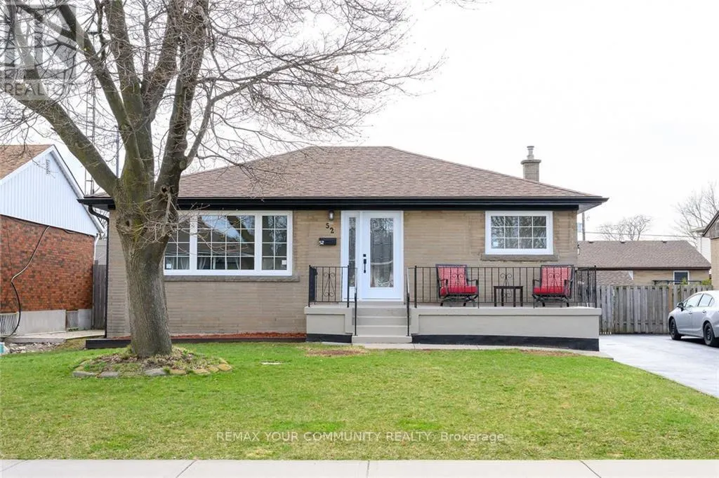 UPPER - 52 ELLIOTT AVENUE