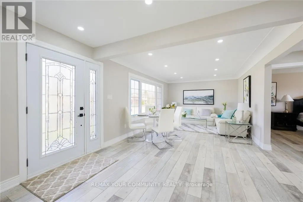 UPPER - 52 ELLIOTT AVENUE