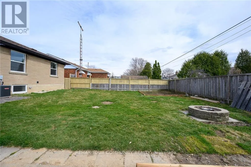 UPPER - 52 ELLIOTT AVENUE