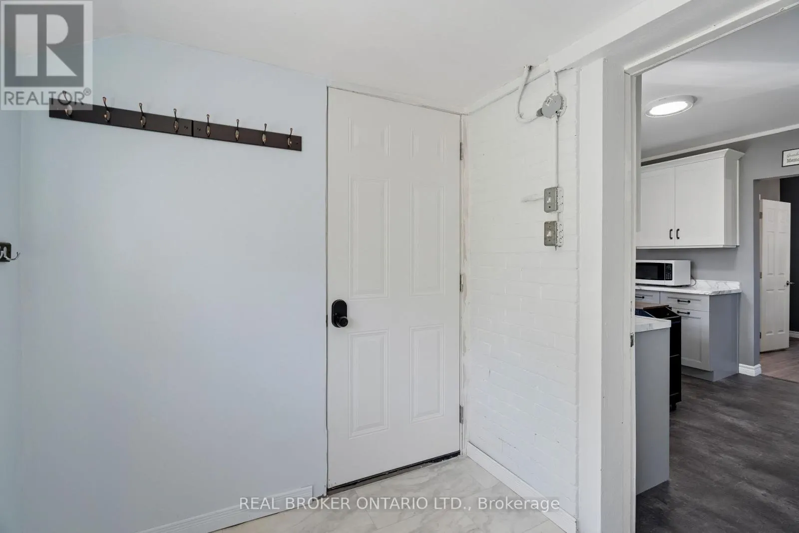 324 DALY STREET