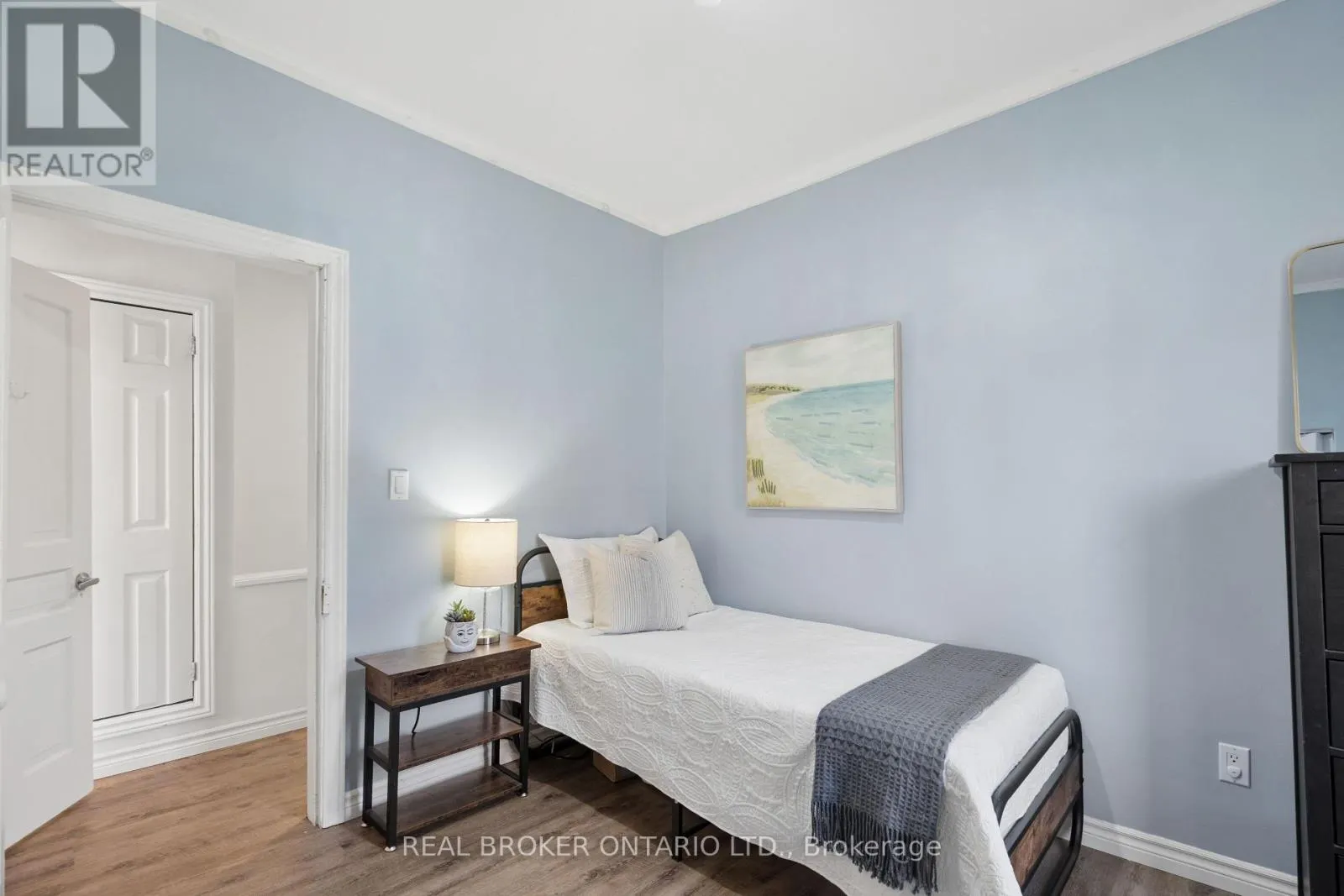 324 DALY STREET
