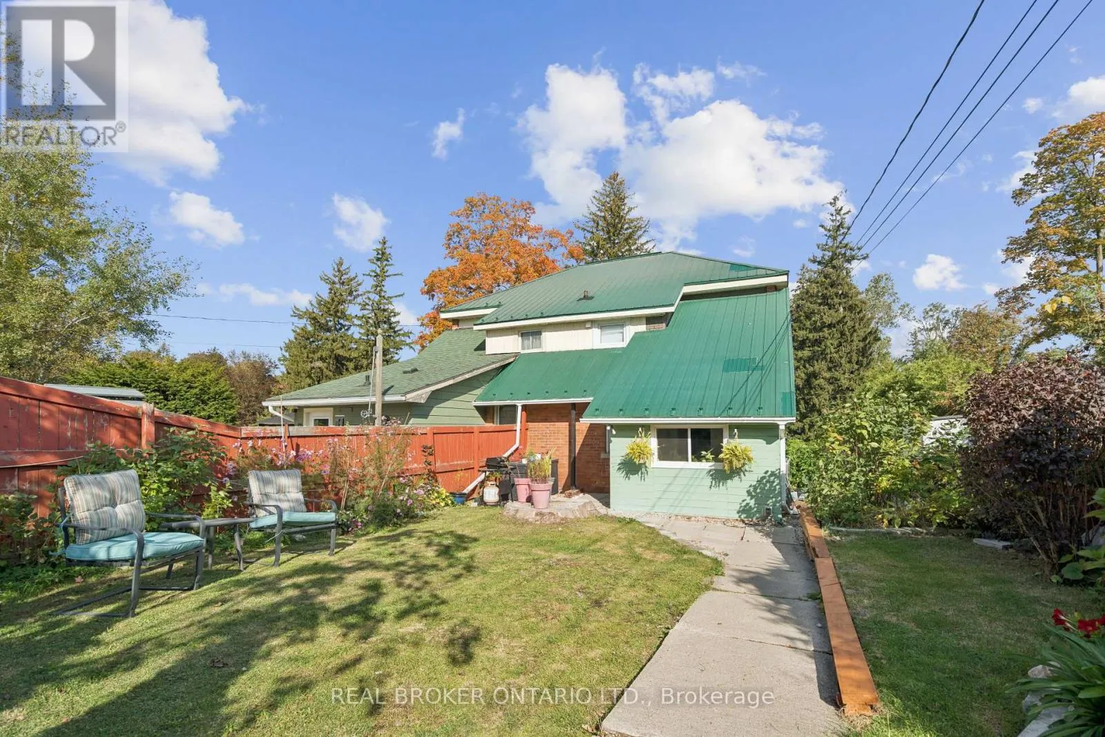 324 DALY STREET
