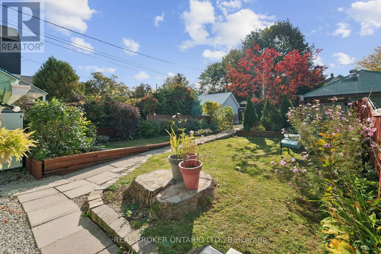 324 DALY STREET